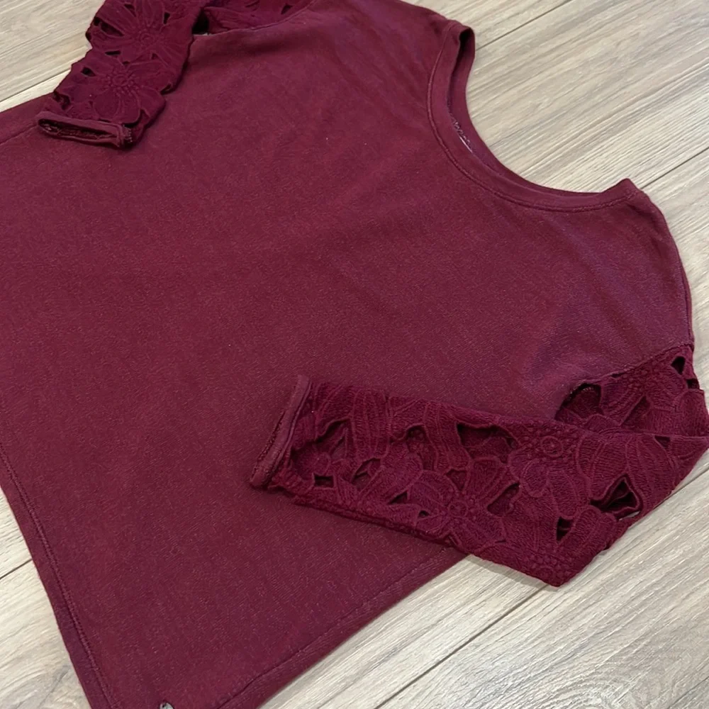 American Eagle Outfitters 3/4 Dolman Sleeve Open Slit Back Top